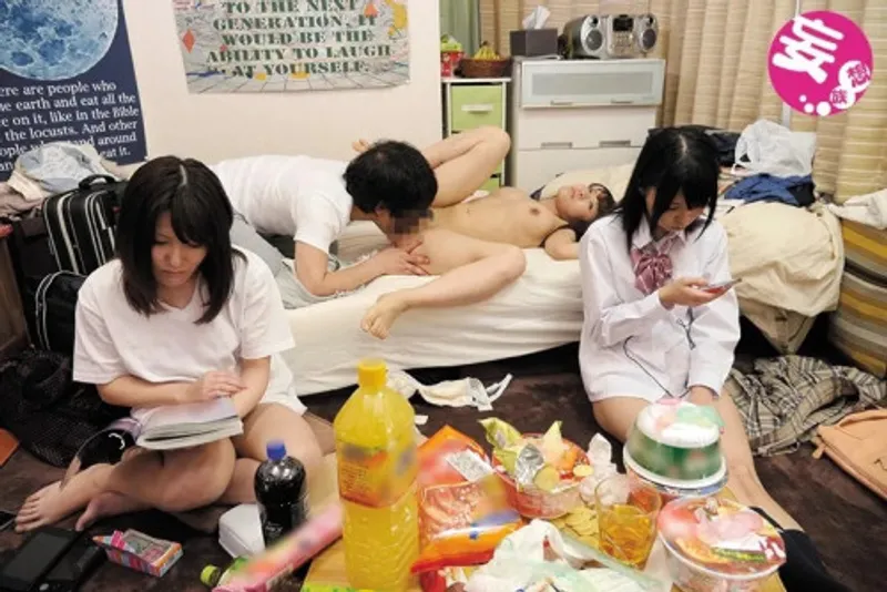 Bất chấp can ngăn của gia đình, những nữ học sinh bán thân kiếm tiền