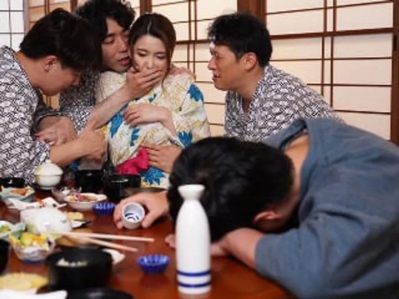 đưa bà xã đi suối nước nóng, chồng yêu không biết người vợ bị người khác làm tình sấp mặt