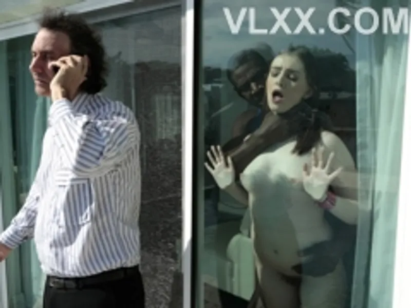 Dẫn em ghệ da đen về nhà chơi rồi vụng trộm trước mặt ba mình