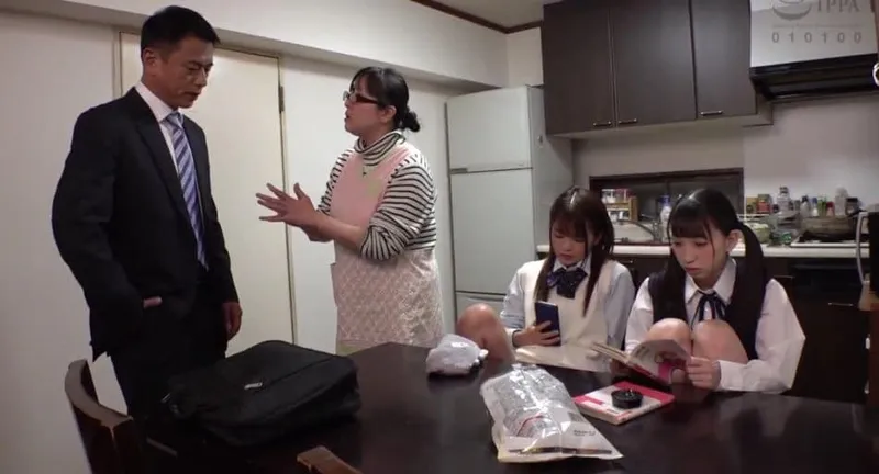 Ngày đầu gặp mặt bố dượng đã xxx 2 ái nữ riêng của vợ